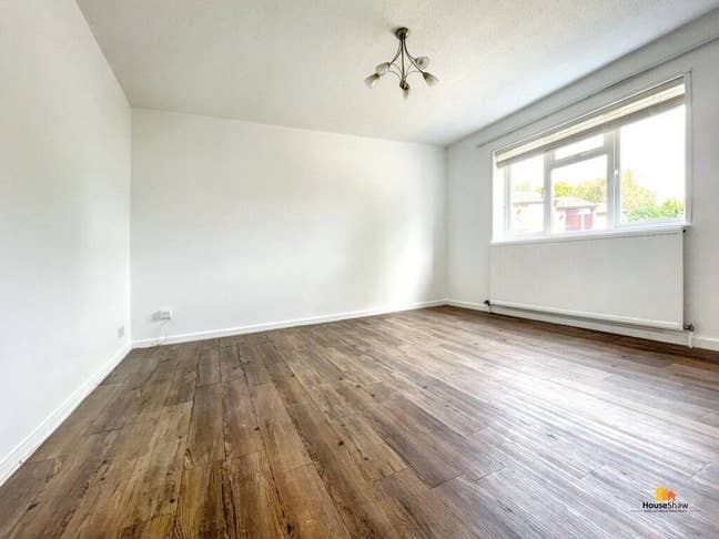 Charming 1-Bedroom First Floor Flat Main Photo