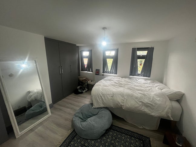 Room available in Colliers Wood Main Photo