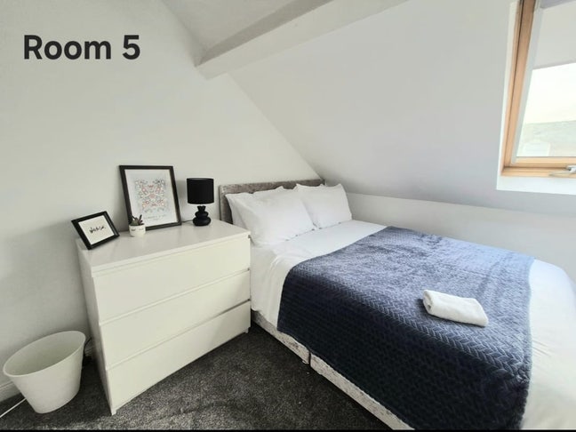 Room to let on Donegall Road Main Photo