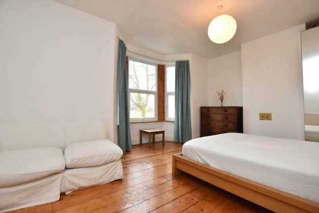 Double Room in lovely house by Victoria Park Main Photo