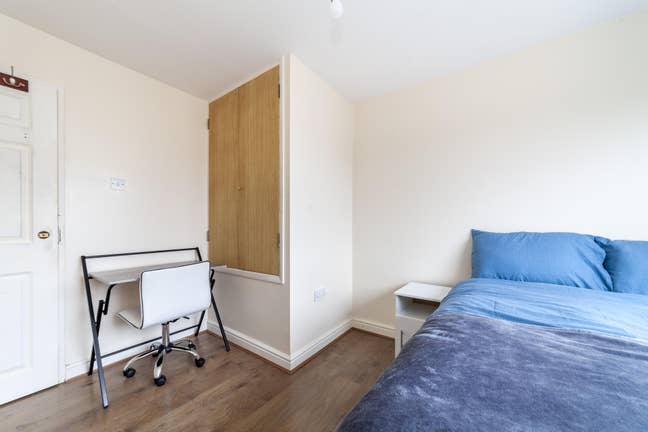 🌿 Room with Desk & Parking in Putney Heath 🏡 Main Photo