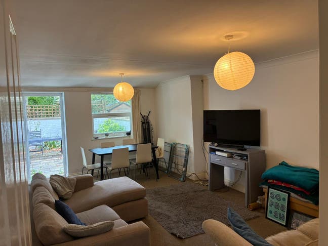 Double Room available in Tooting Bec - Short Term! Main Photo