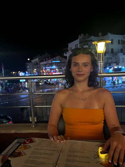 female looking for a flat share/ house share  Main Photo