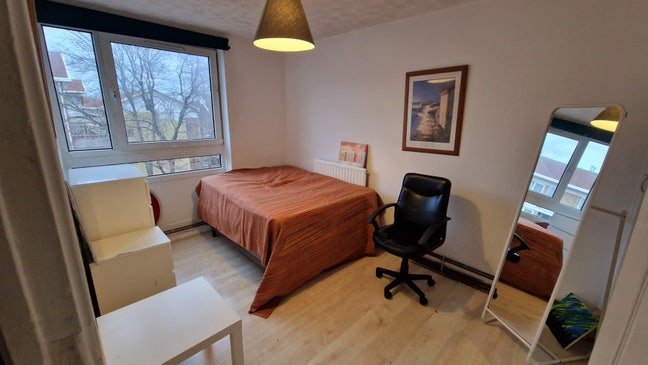 Spacious Double in Bow, Devons Rd, E3 Main Photo