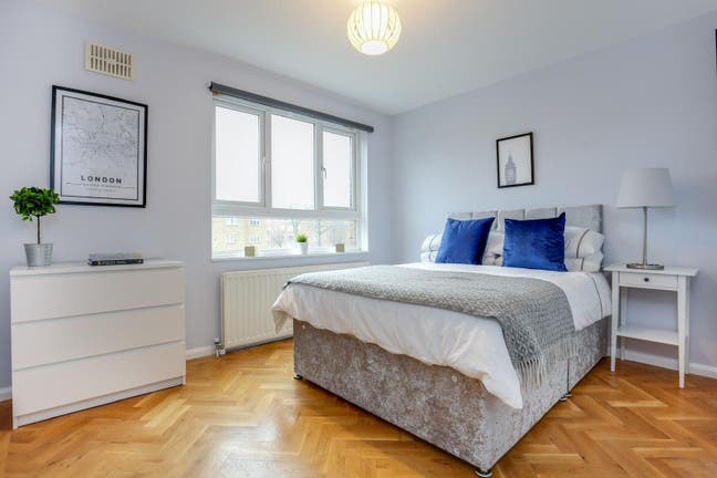 Ensuite in South Ealing Home  Main Photo