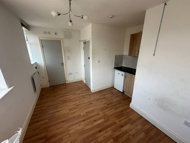 DSS-Studio Flat Available in Thamesmead SE2 Main Photo