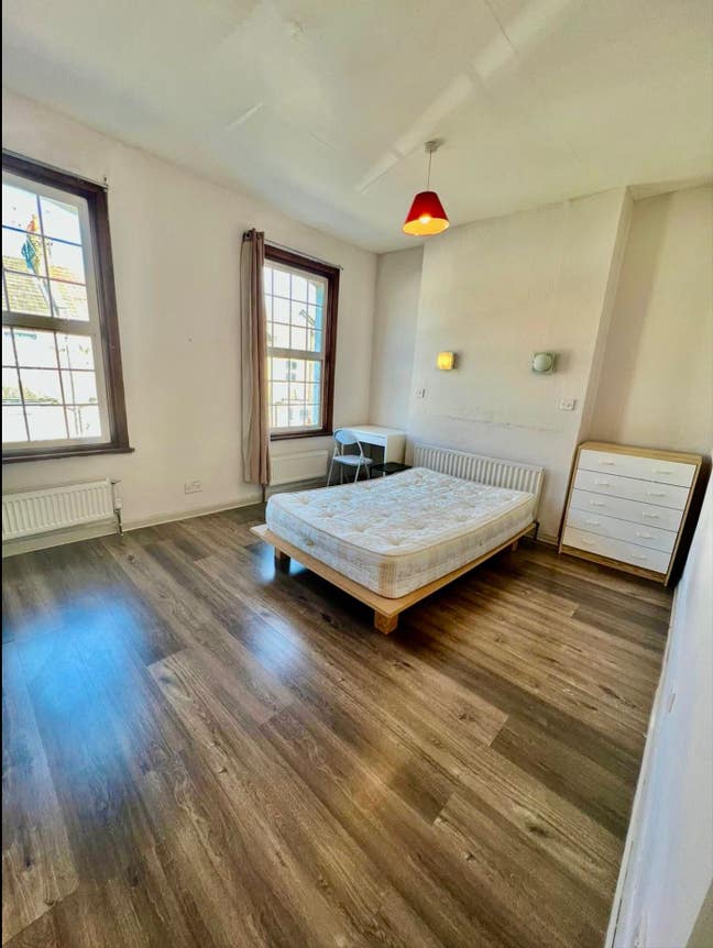2 Bed Amazing Right Next to Ucl - Offer Price Main Photo