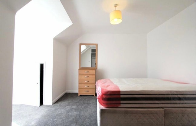 Fully furnished Double bedroom- Bills Included Main Photo