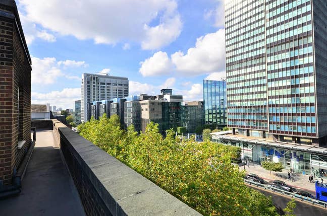 Stylish 4-Bed Duplex with Skyline Terrace Main Photo