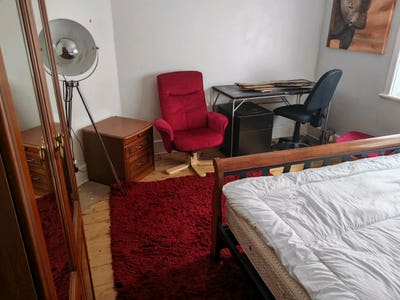 Mid Size Room Main Photo