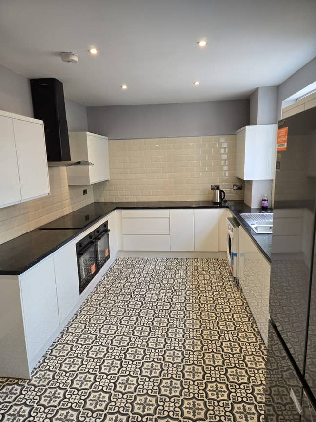 Ensuite & Double Rooms in Modern Long Eaton House  Main Photo