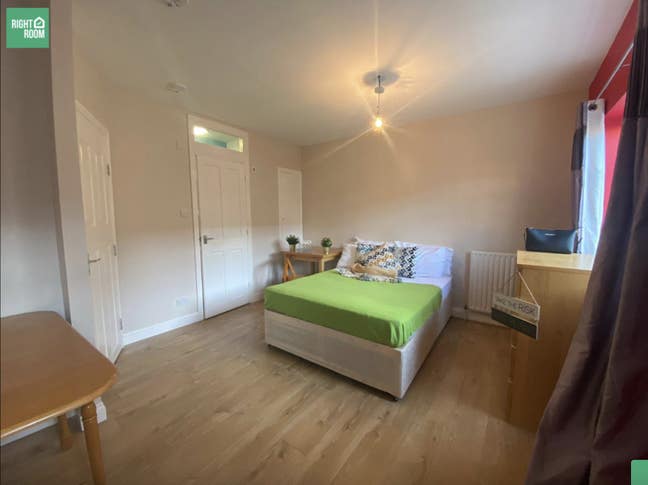 2 XL Ensuites w/Kitchen | 5min to DLR | Quiet Area Main Photo
