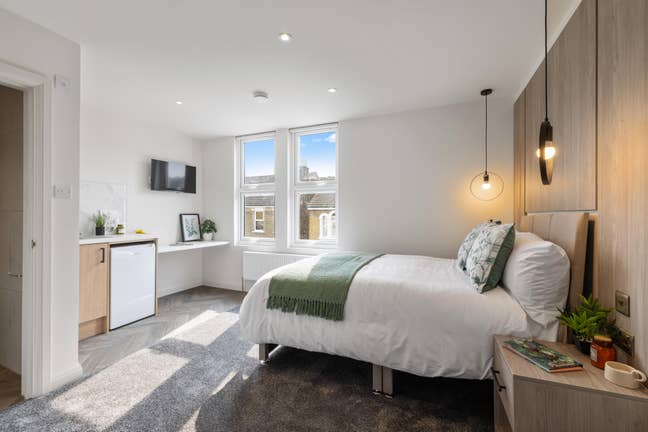 Luxurious New Rooms in Superb Location 67- 50% off Main Photo
