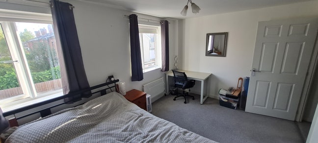 Quiet double room walking distance from QE and UoB Main Photo