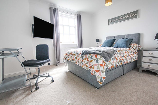 Stunning Large Double Room with Ensuite Main Photo
