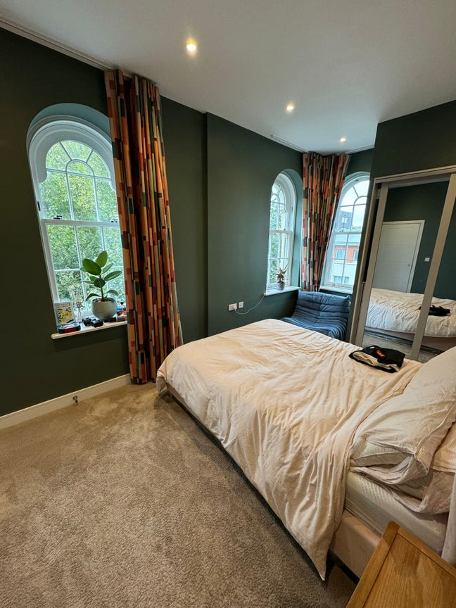 🏳️‍🌈 En Suite Room in LGBT+ Flat w/ Balcony Main Photo