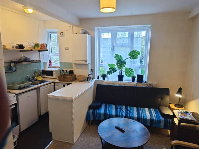 Stylish 1-Bed Flat in White City Main Photo