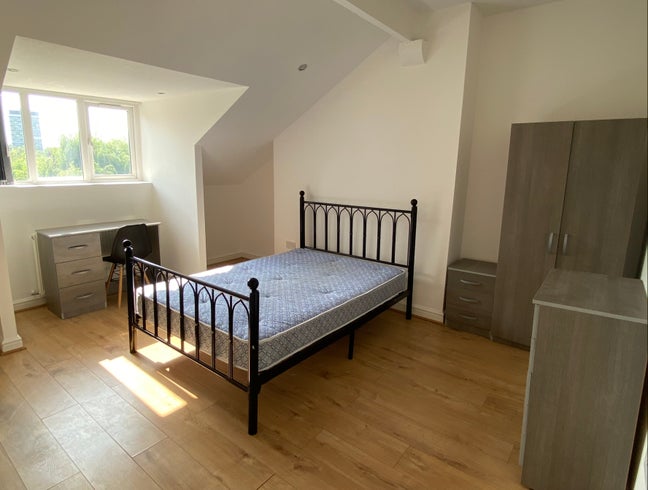 Large Double Rooms In A Student House Share Main Photo