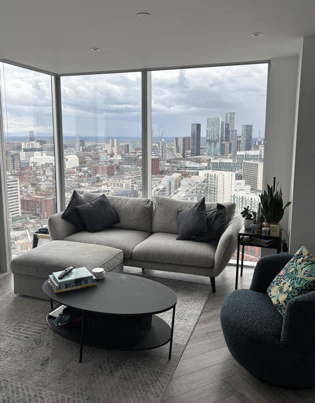 Modern 2-Bed Flat, Cortland at Colliers Yard Main Photo