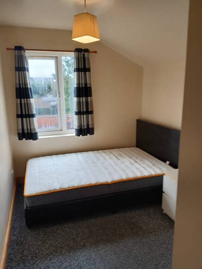 Small,Double,  Nr Twn and Train Stn All Bills inc. Main Photo