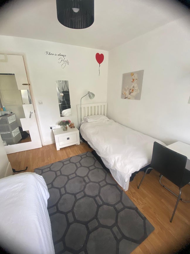 Twin room in Family Home  Main Photo