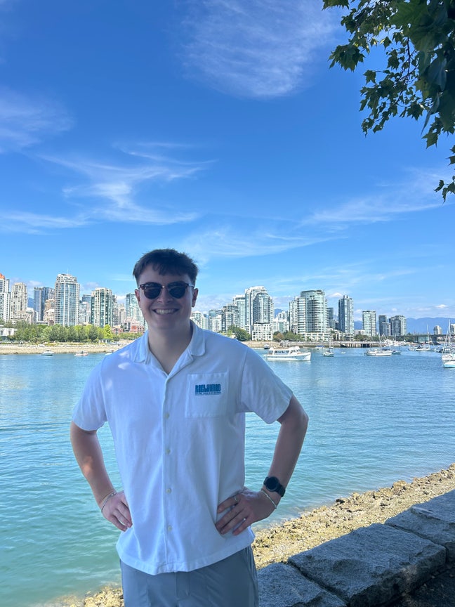 Friendly professional for flat share Main Photo