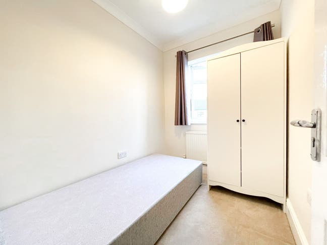 Cozy Room In Sutton - No Deposit + Bills Included! Main Photo
