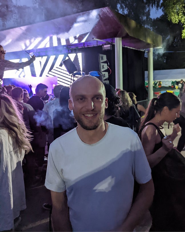 Professional male seeking room Main Photo
