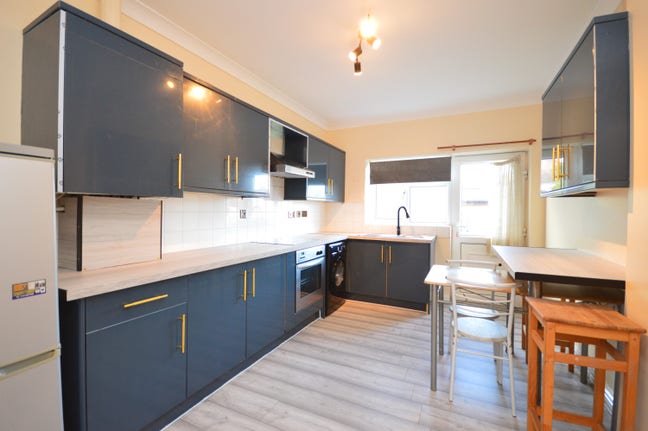 2 Double Bedroom House- Clayhall Main Photo