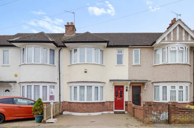 Spacious double room in ruislip Main Photo