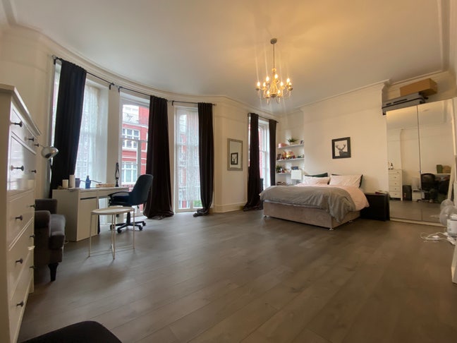 Double Room with Balcony in Egdware Road Main Photo