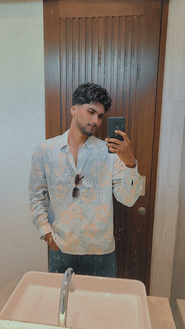 Looking to share a place Main Photo