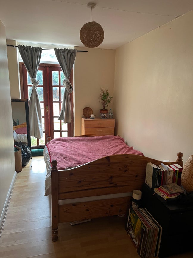 Two double beds in Stoke Newington, Garden Main Photo