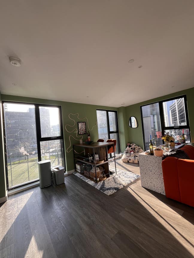Double room in a vibey apartment Main Photo
