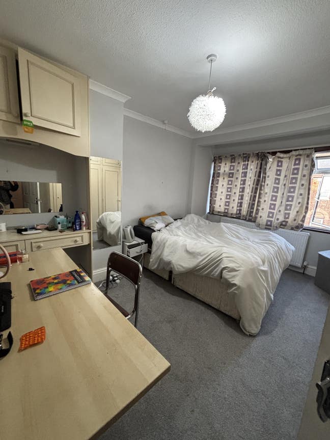 3 Bedroom House available in Beckton Main Photo