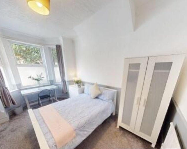 Rooms available, close to city - only 2 rooms left Main Photo