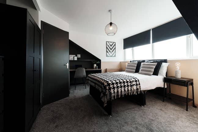 Modern Ensuite Room in Friendly House Share Main Photo