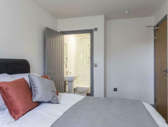 *Furnished 1-Bed Flatshare Close to Train Station* Main Photo