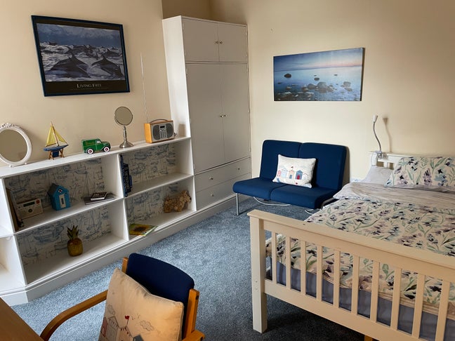 Spacious double room & bathroom bills included  Main Photo