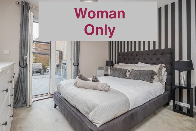 Luxury Ensuite Room with Private Entrance Main Photo