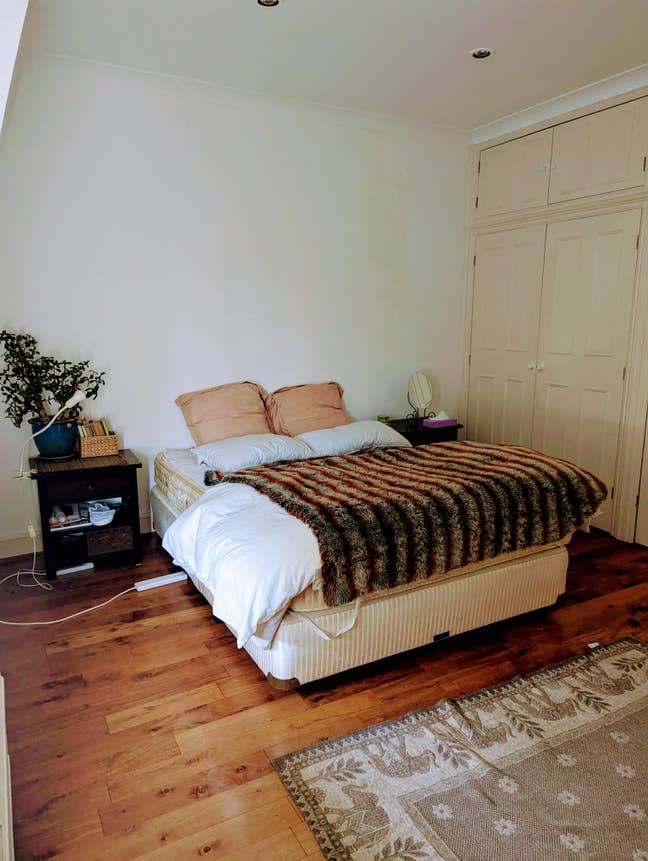 Bright double room. Extensive leafy views.  Main Photo