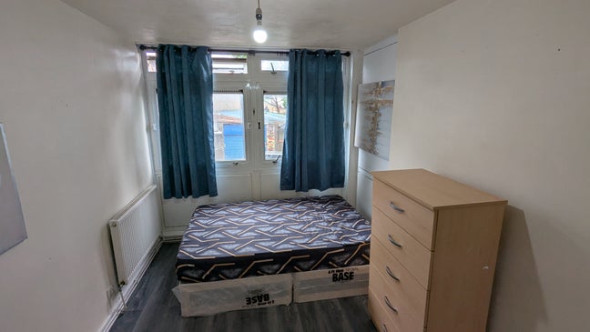Nice room in Shadwell (bills Included) Main Photo