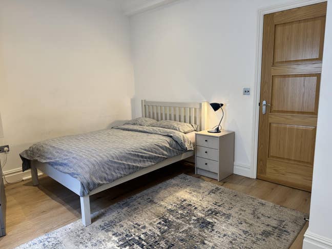 2-bed flat near Kensington Olympia Main Photo