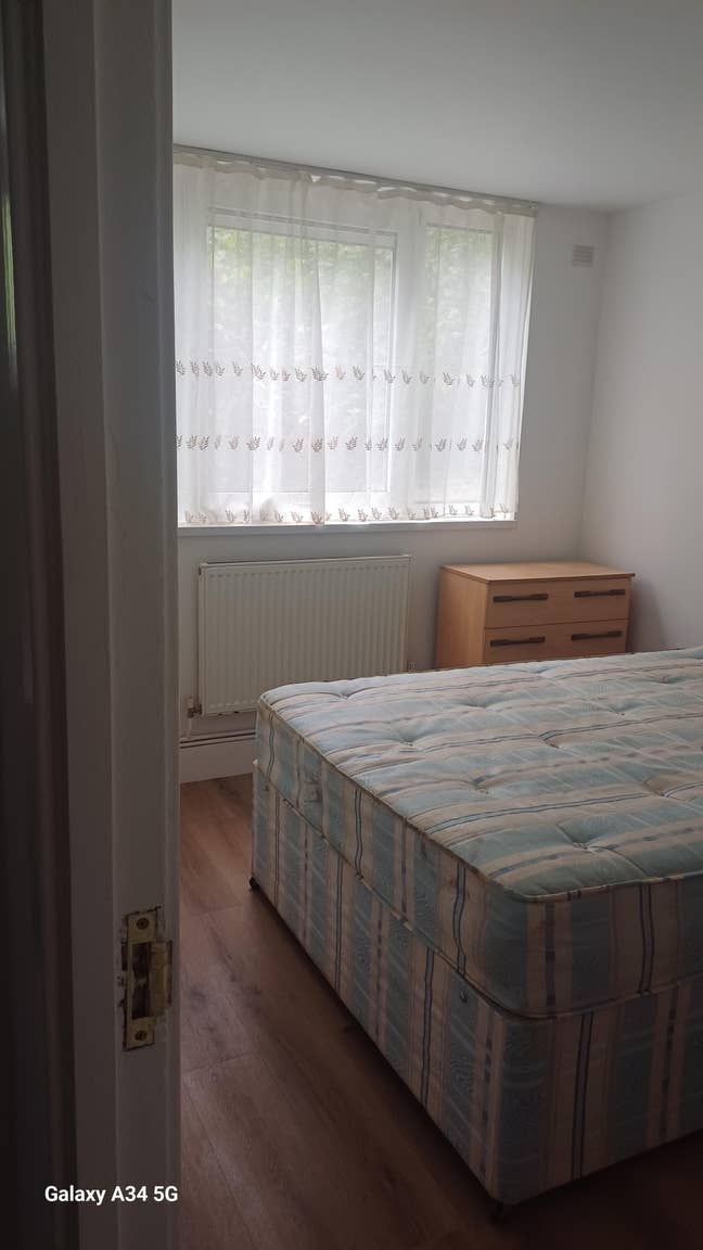 Double  Room  to  let  Main Photo