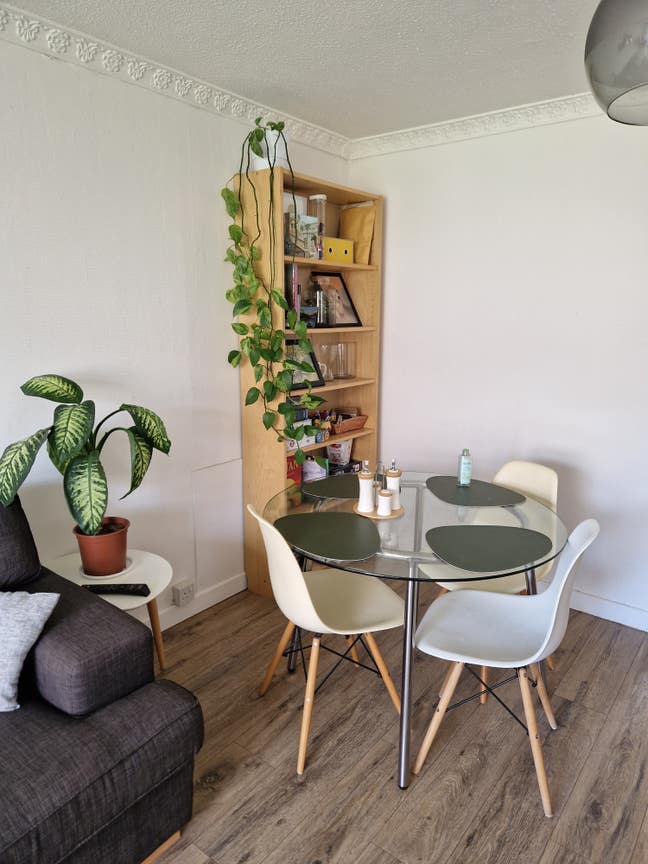 PhD students looking for a flatmate Main Photo