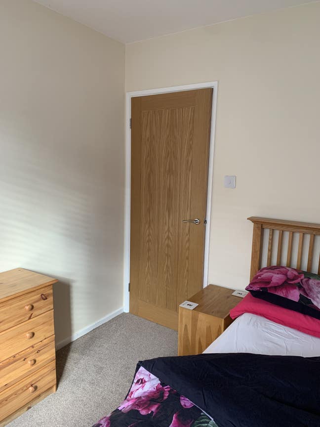 2 Lovely warm, clean and homely rooms available Main Photo