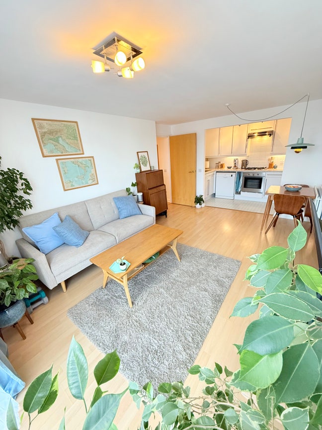  Short-term bedroom for FEMALE lodgers Main Photo