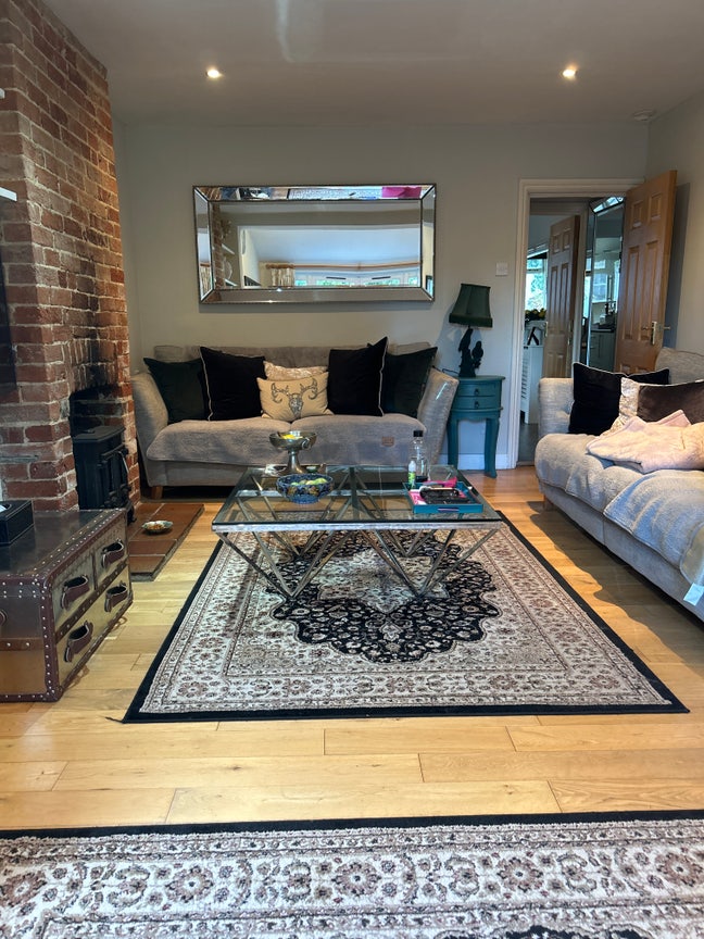 Stunning large double bedroom. Fully furnished  Main Photo