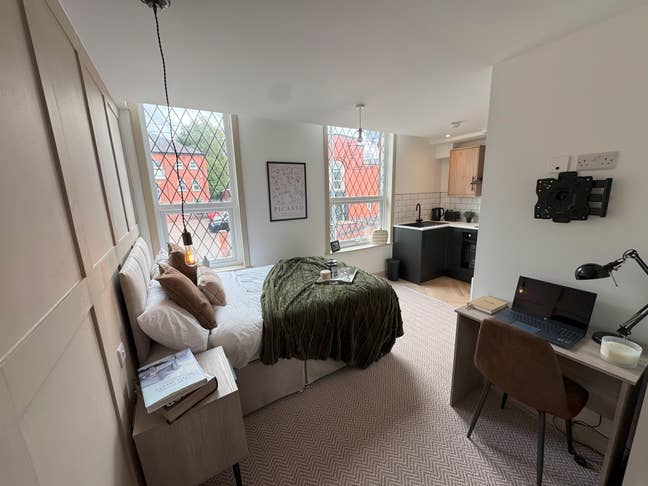 Spacious brand new ensuite rooms Main Photo