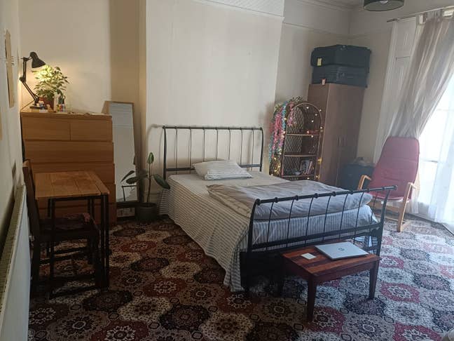 Large room in Victorian House  Main Photo